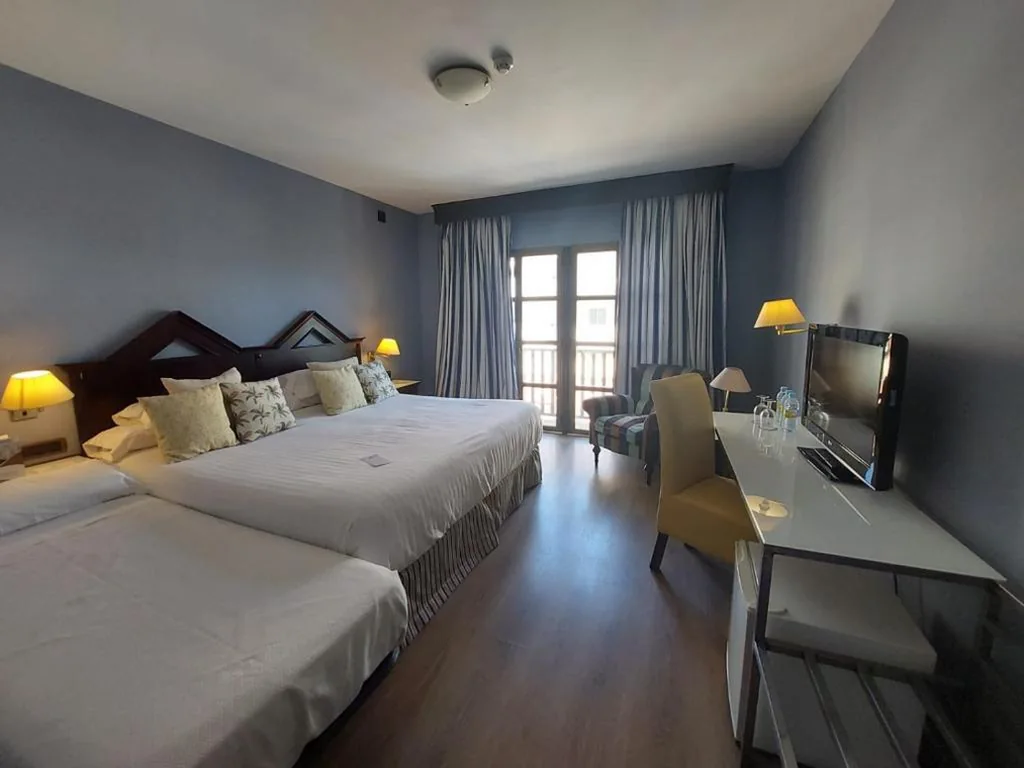 Camera Standard (2 adulti + 2 bambini) — RL Ciudad de Úbeda