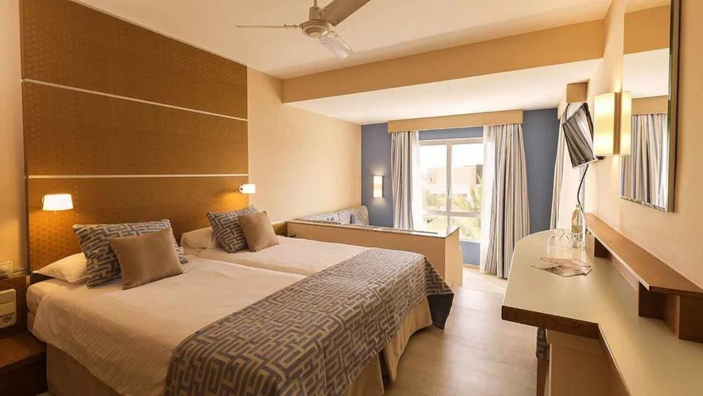 高级双人间 — ROBINSON ESQUINZO PLAYA - All Inclusive