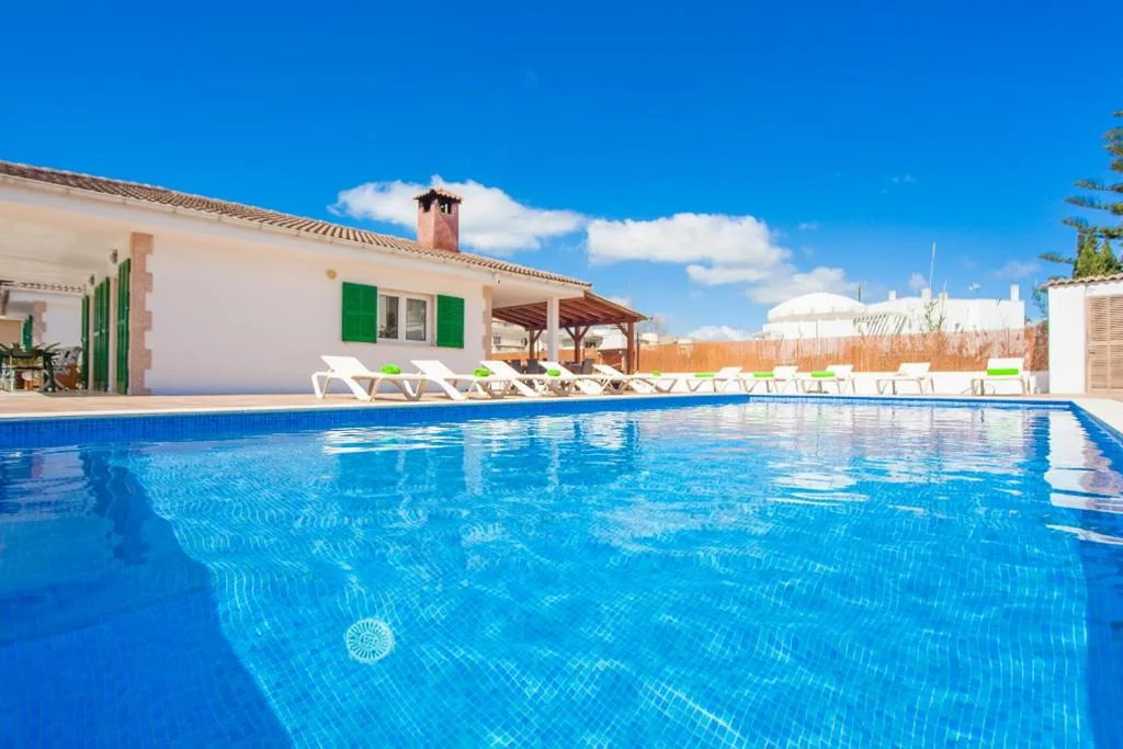 Villa — Rodriguez De La Fuente 19 (Sin Nombre)