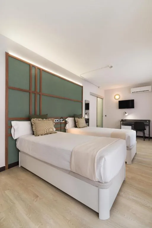 Suite Junior con balcón — Roisa Hostal Boutique
