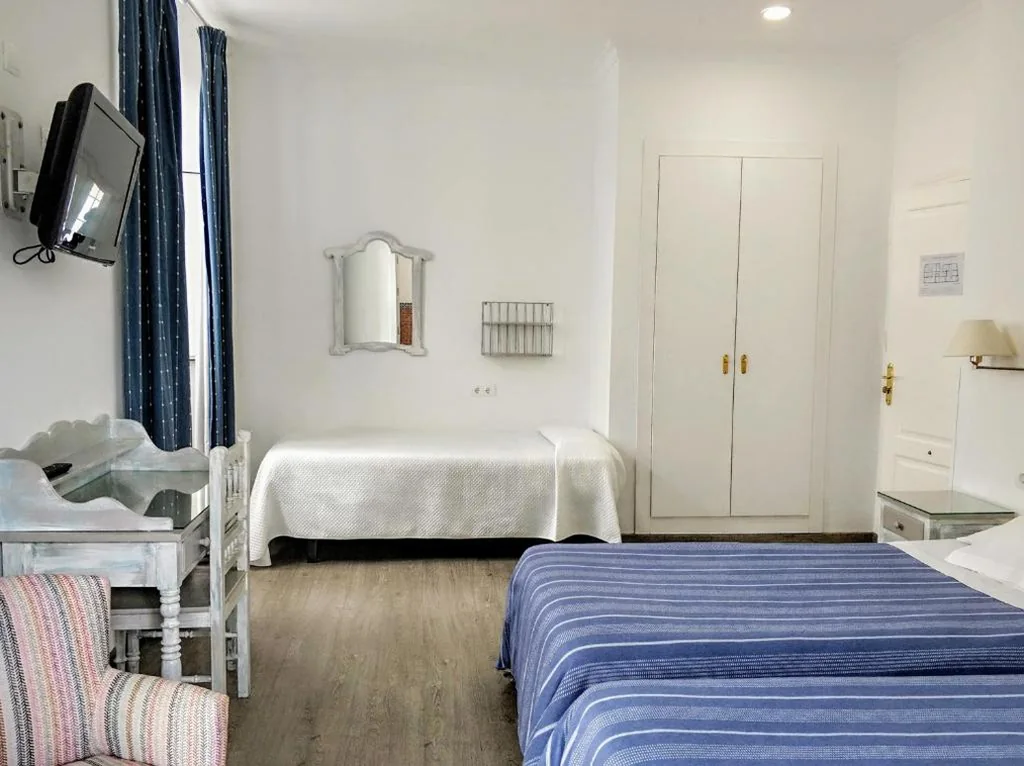 Triple Room with Balcony — Ronda Hotel Polo