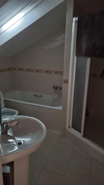 Room at Robert's, in a Shared House — foto 4