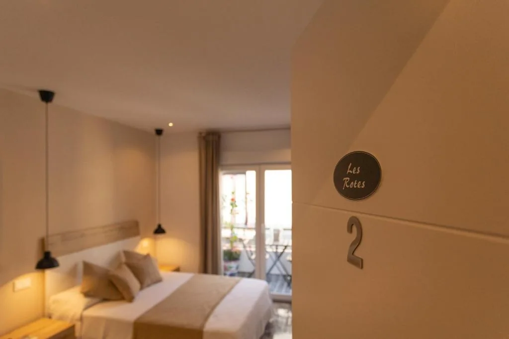 King Room with Balcony — Room Boutique 32