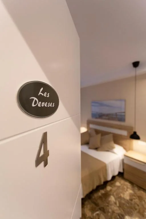 Deluxe Double Room with Shower — Room Boutique 32