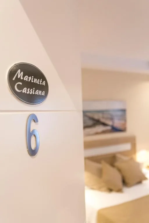 Superior Room - 1 King Bed — Room Boutique 32