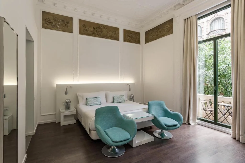 Suite Junior con balcón — Room Mate Carla, Barcelona