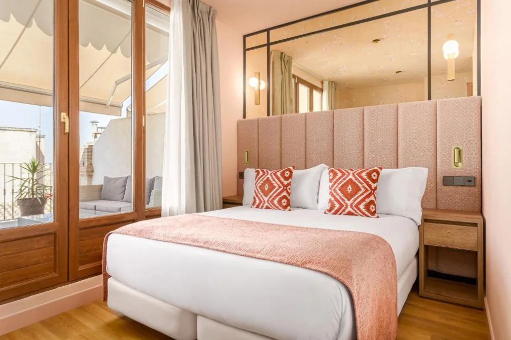 Doppelzimmer mit Terrasse — Room Mate Leo, Granada