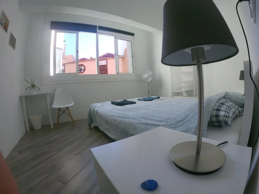 Doppelzimmer mit eigenem Bad — Room with Private Bathroom - Vivienda Vacacional Out of Blue