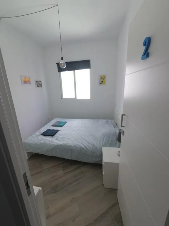 Doppelzimmer mit externem eigenem Bad — Room with Private Bathroom - Vivienda Vacacional Out of Blue
