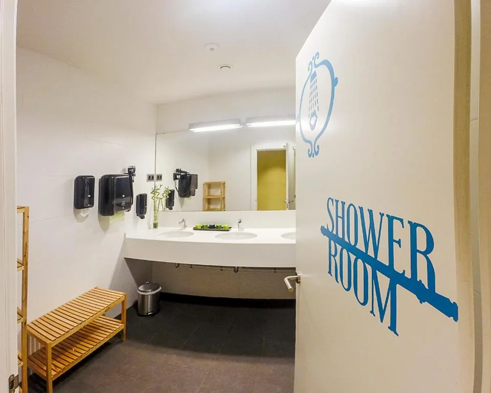 Bett im gemischten Schlafsaal mit 8 Betten — Room018BCN