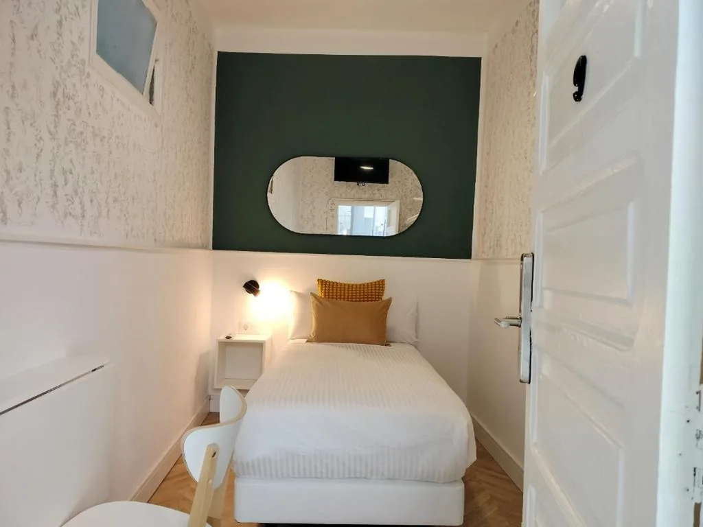 Eenpersoonskamer met gedeelde badkamer — Room27- city center