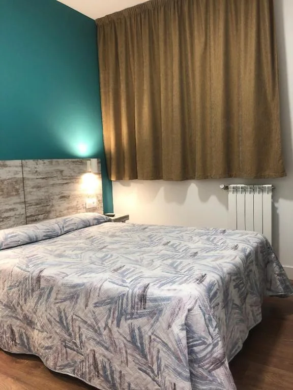 Habitación Doble con baño privado — RoomConcept Hostel