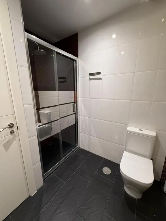 Quarto Duplo Standard com casa de banho partilhada — Rooming Madrid Chinatown
