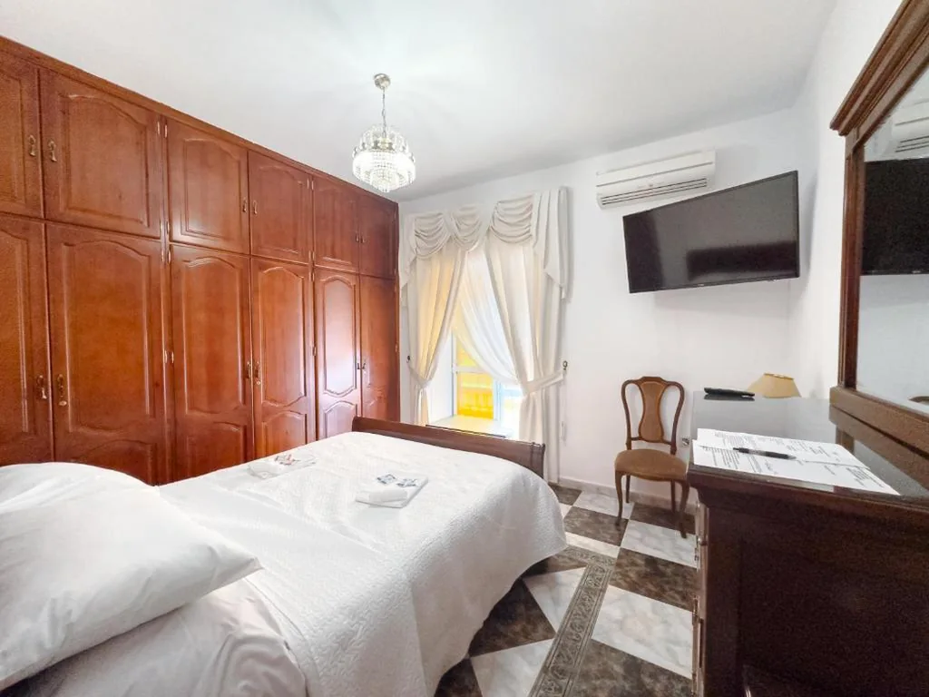 Double Room with Shared Bathroom — Rooms and Suites Don Pepín La Merced