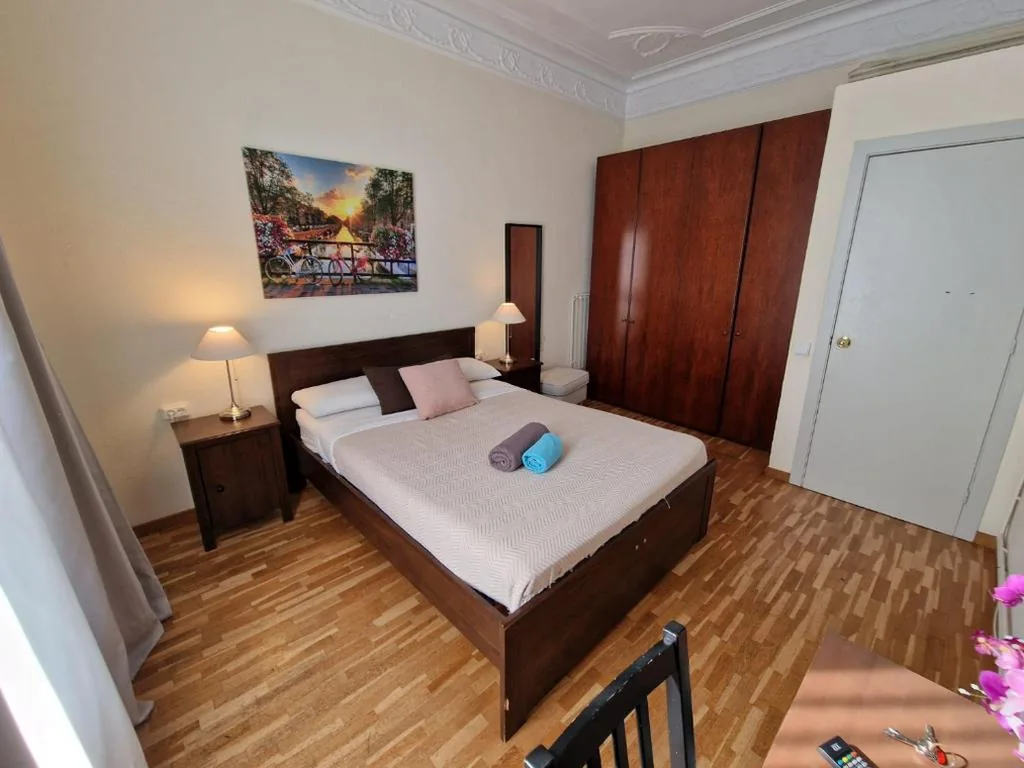 Camera doppia con balcone — Rooms Aribau