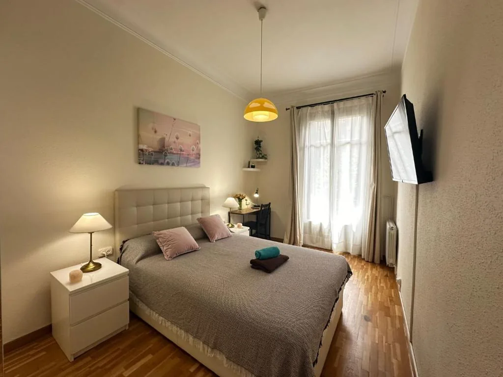 Camera doppia con balcone — Rooms Aribau