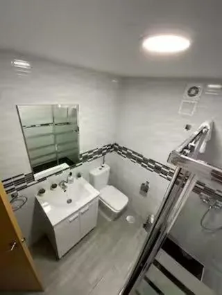 Camera matrimoniale con bagno in comune — Rooms Capulino