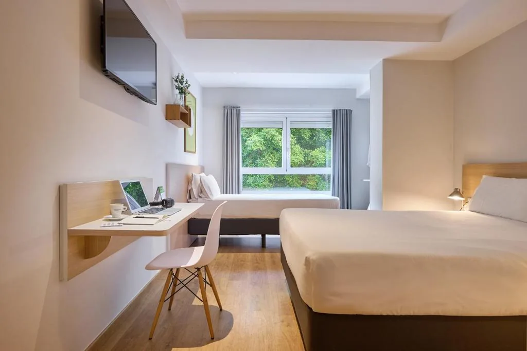 Dreibettzimmer — Rooms Ciencias