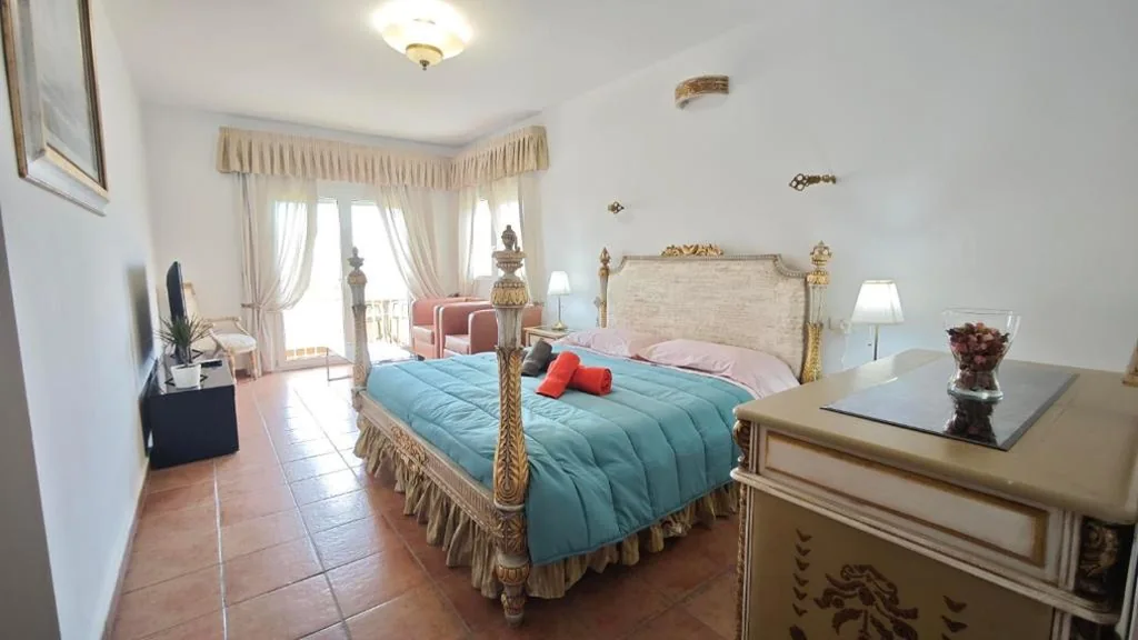 Deluxe Double Room with Balcony and Sea Views — Rooms Flor del Pato