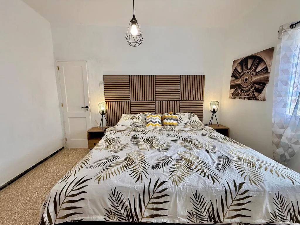 Double Room with Shared Bathroom — Rooms La Laja 5