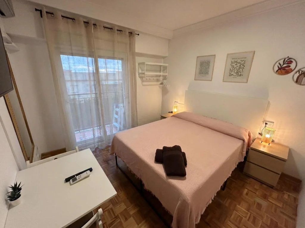 Doppelzimmer mit Balkon — Rooms La Latina, junto a Plaza Mayor