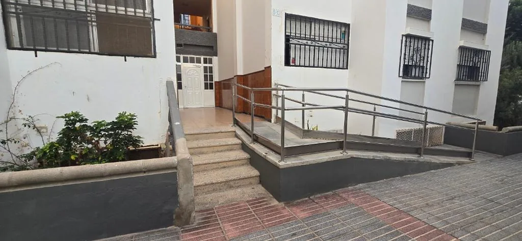 Quarto com vista para a cidade - 2 camas — Rooms Plaza hierro