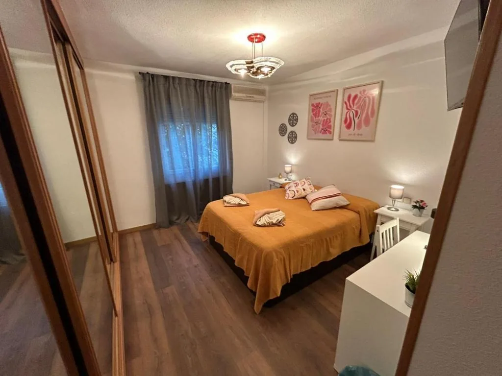 Camera doppia con bagno in comune — Rooms Pontones