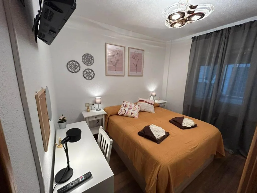 Camera doppia Standard con bagno in comune — Rooms Pontones