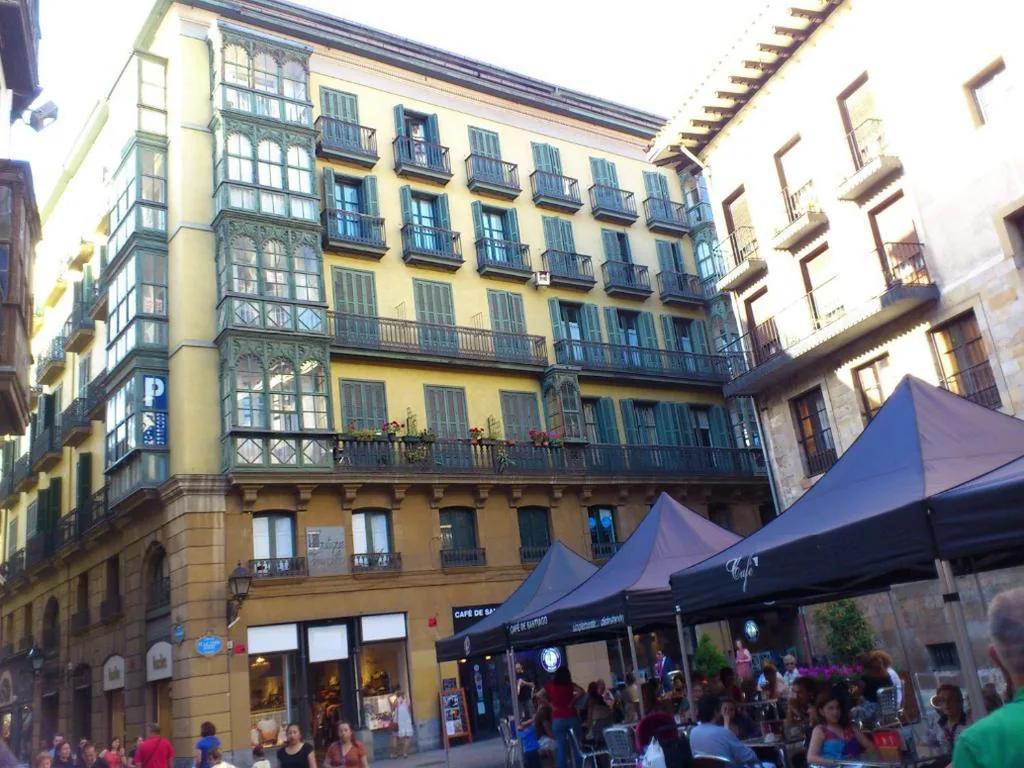 Chambre individuelle avec salle de bains commune — Roquefer Bilbao by gaiarooms