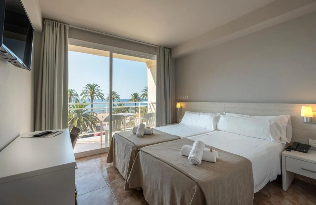 Tweepersoonskamer met zeezicht (2 volwassenen + 2 kinderen) — Rosamar Maritim 4*