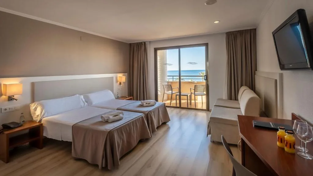 Chambre familiale avec vue sur la mer — Rosamar & Spa 4*s