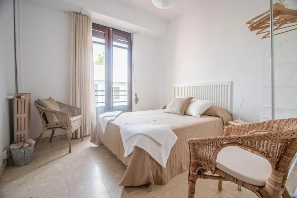 Habitación Doble con balcón y baño compartido — Rotaret
