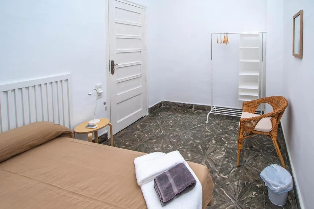Habitación Individual con baño compartido — Rotaret