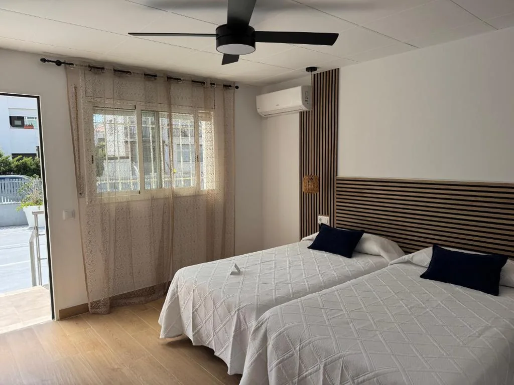 ROVIOR Rooms & Café