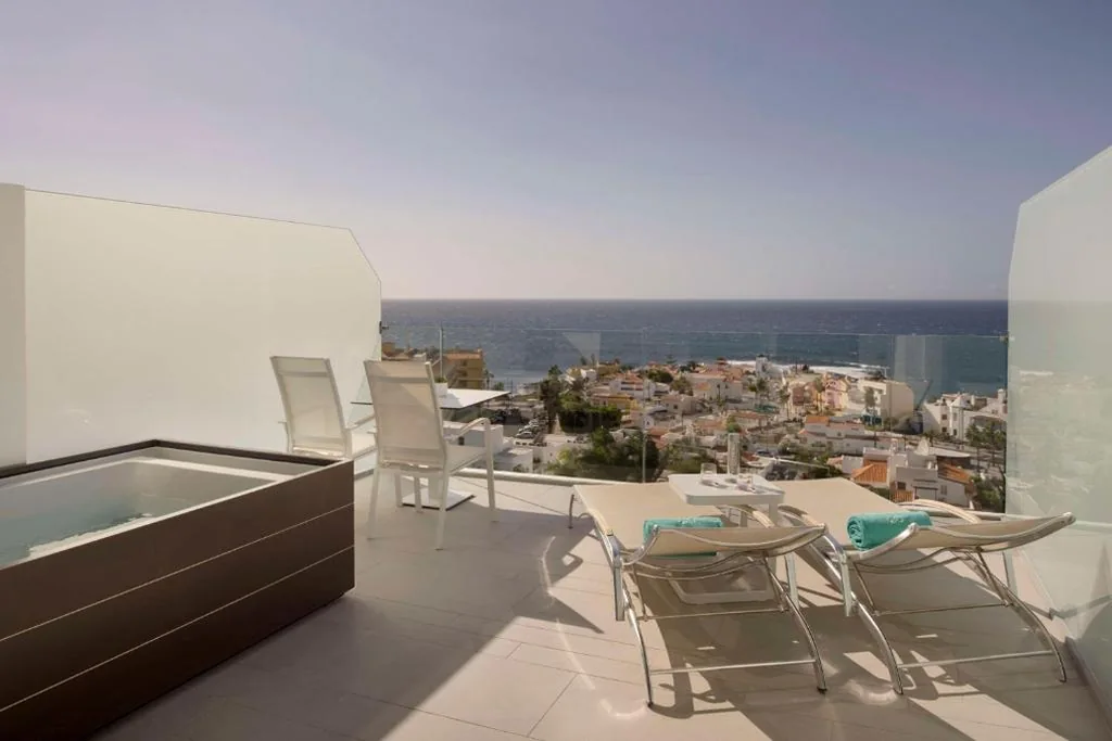 Suite Junior con vistas al mar y bañera de hidromasaje — Royal Hideaway Corales Beach - Adults Only