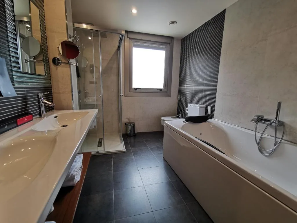 Royal Suite — Royal Nayef