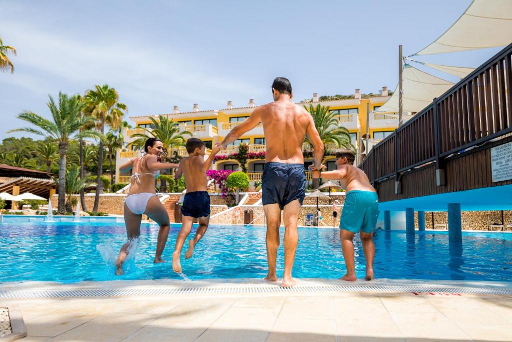 Royal Son Bou Family Club