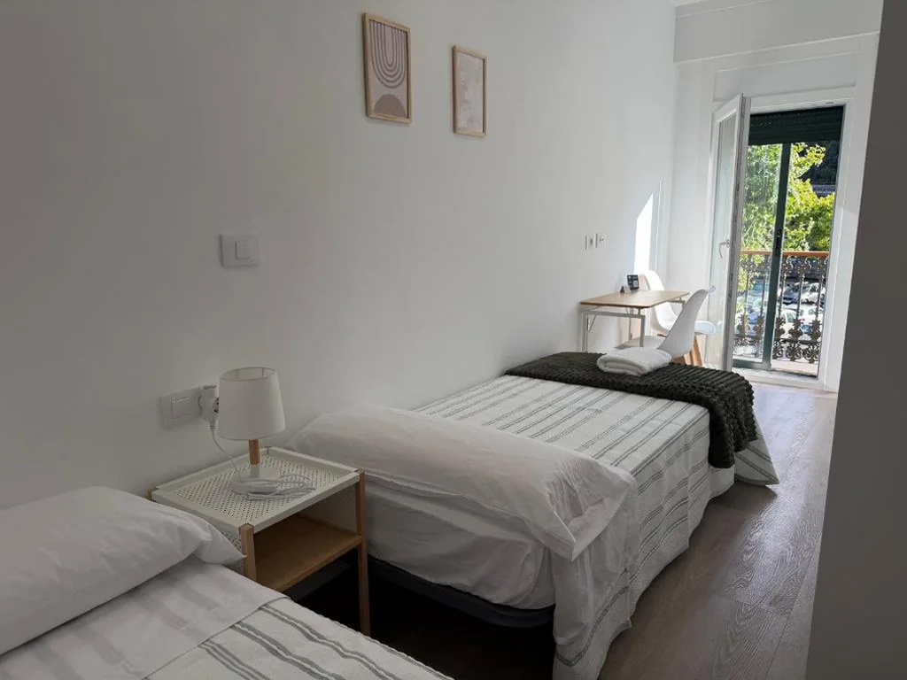 Chambre double avec toilettes communes - 2 lits — Rubín 21