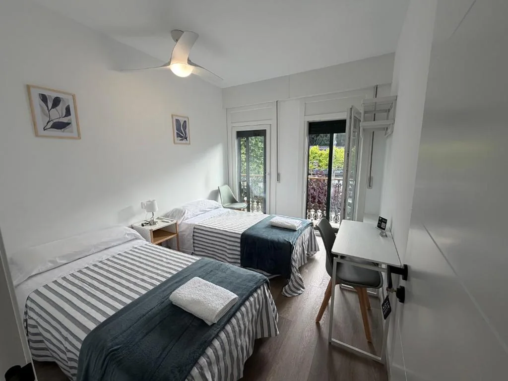 Chambre double avec salle de bains commune - 2 lits — Rubín 21