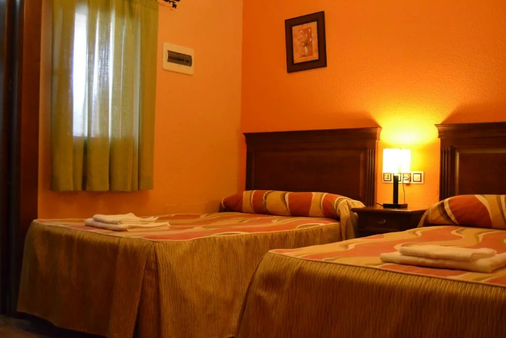 Twin Room with Bathroom — RURAL EL MAÑo