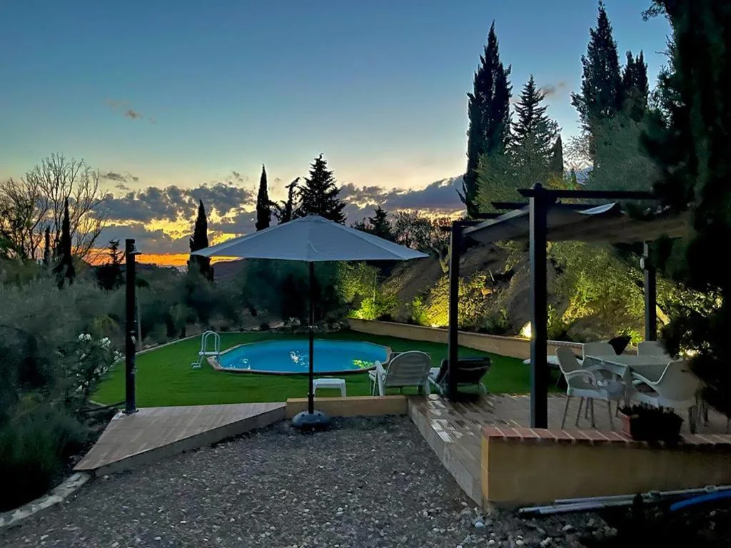 Casa de 2 dormitorios — rural loft with pool views peaceful place near the center