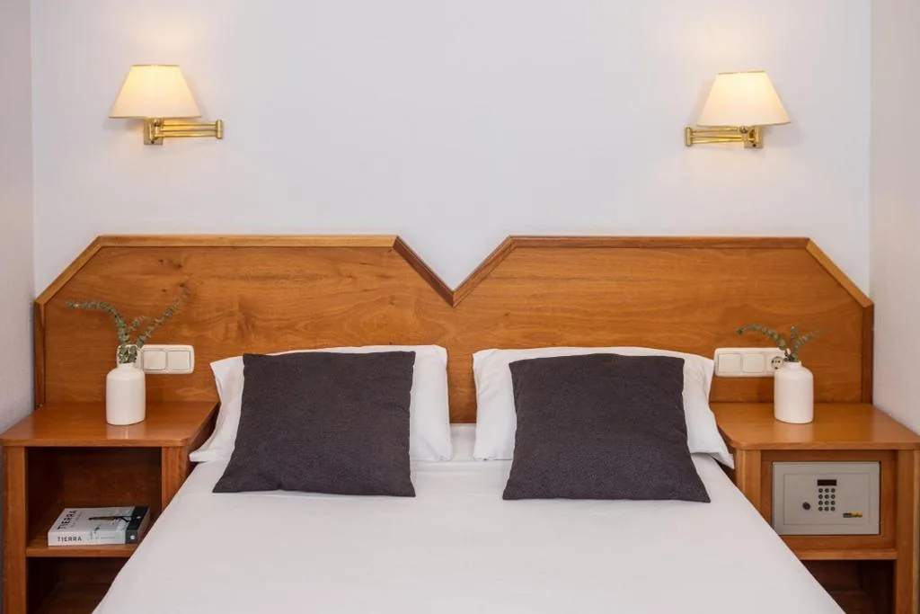 Camera quadrupla Standard (3 persone) — RVHotels Broquetas Spa Termal