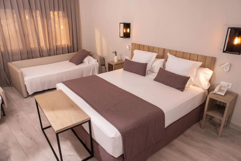 Camera tripla Superior con vista sul giardino (3 persone) — RVHotels Broquetas Spa Termal