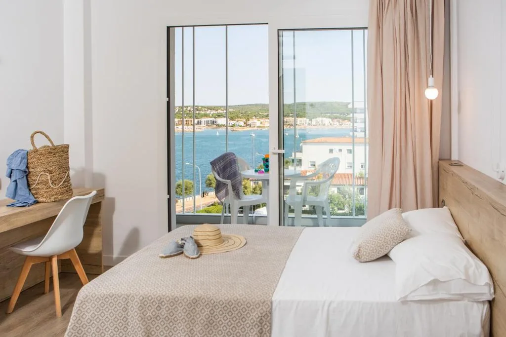 プールビューの4人部屋（大人4名） — RVHotels Nieves Mar