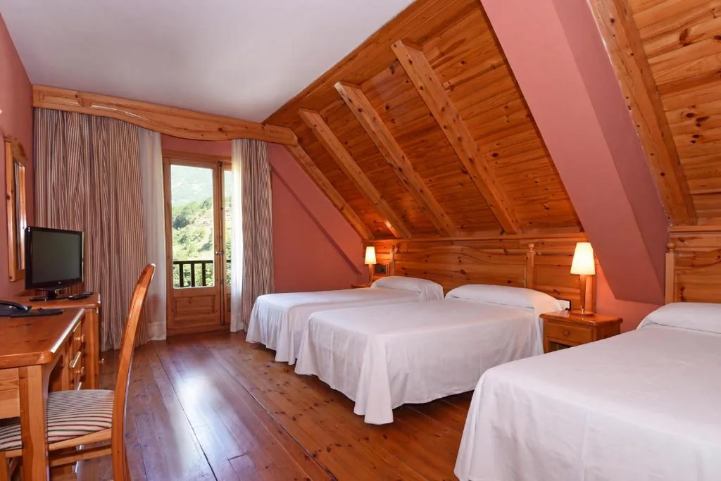 Habitación Triple Ático — RVHotels Orri