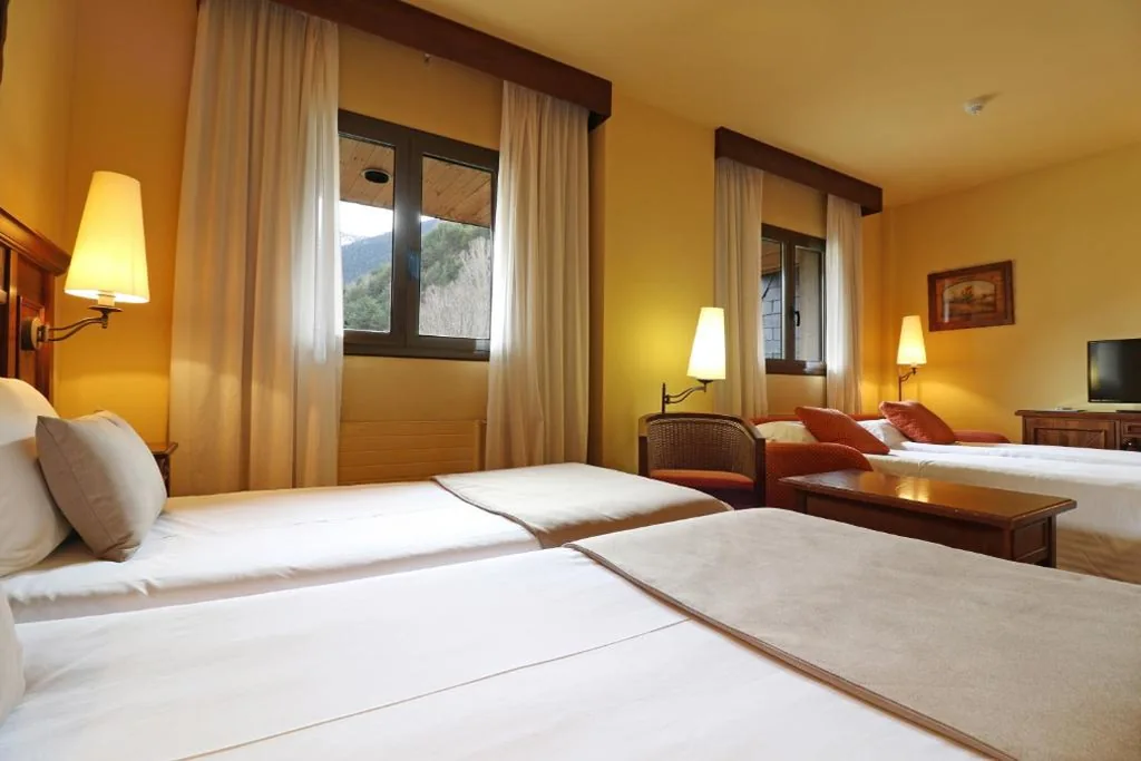 Superior-Dreibettzimmer — RVHotels Tuca