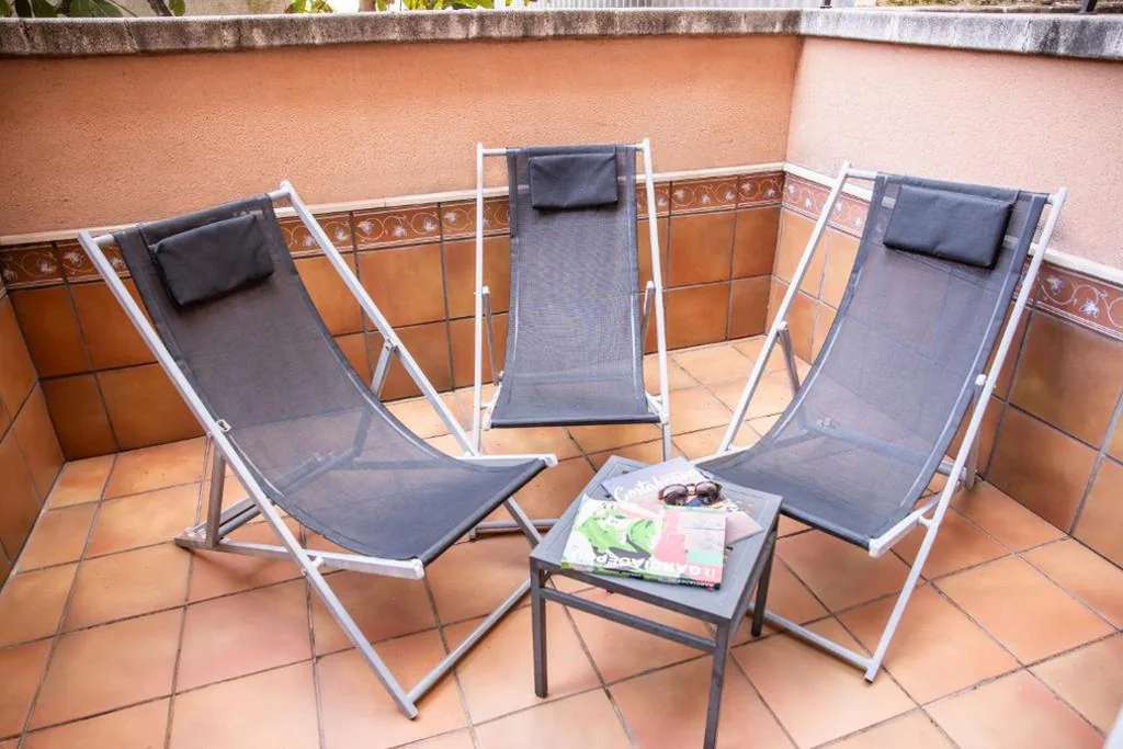 Driepersoonskamer met balkon — RVHotels Vila de Tossa