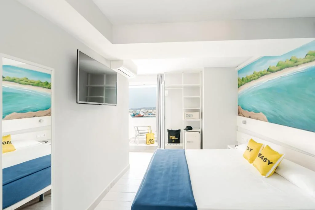 Chambre Double Supérieure avec vue sur la mer — Ryans La Marina