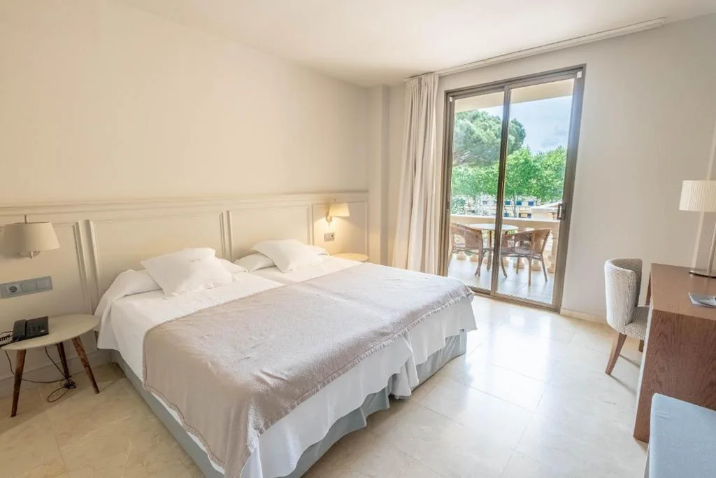 プールビュー・ダブルルーム — S'Agaró Hotel Spa & Wellness