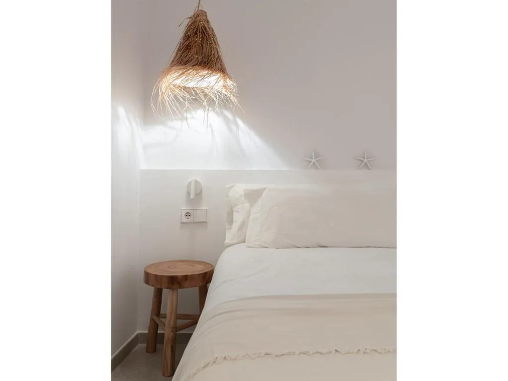 Habitación Doble Deluxe — S'Enclova Petit Hotel